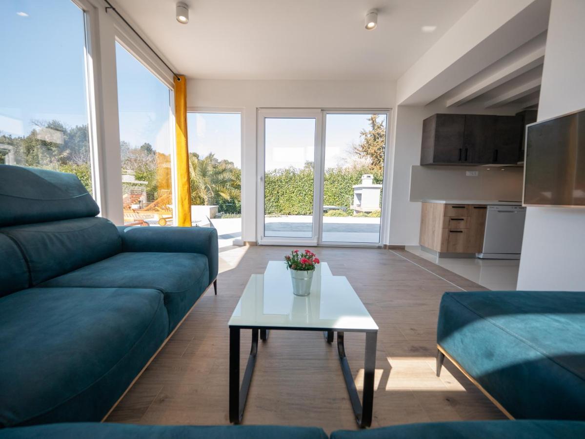 Vinky Villa