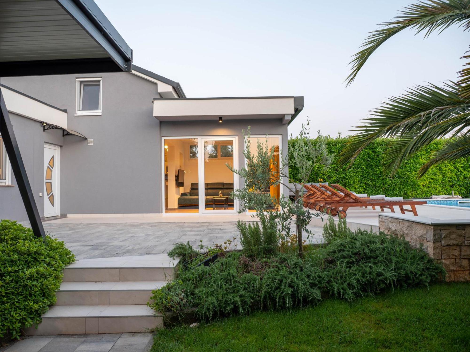 Vinky Villa *